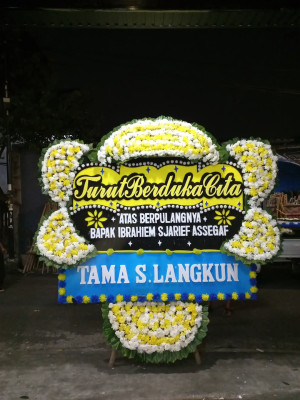 Papan Bunga Duka di Mazo